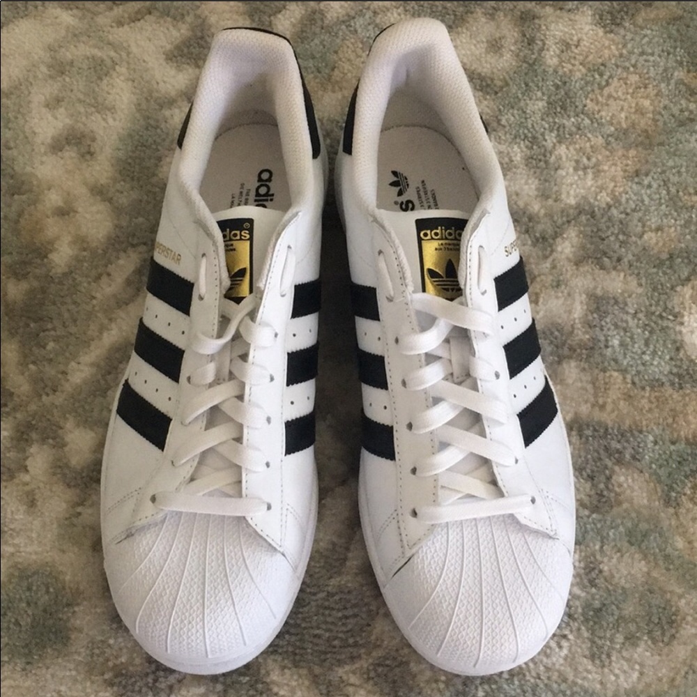 Adidas superstars NWOT size 9